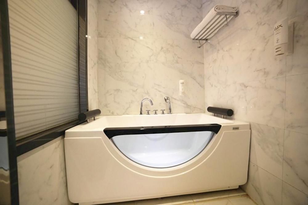 Days Inn Hotspring Сямън Екстериор снимка