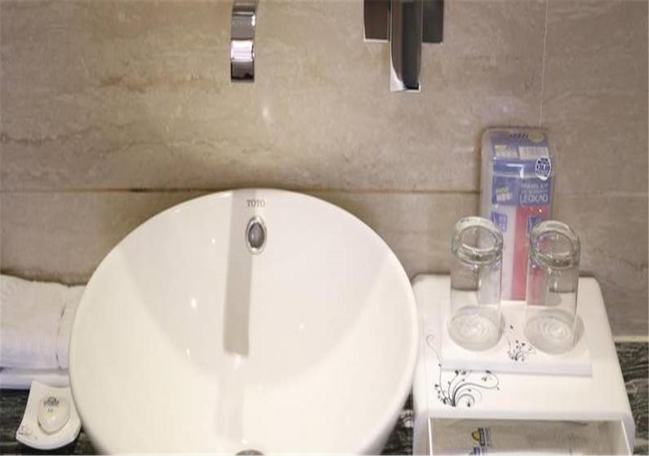 Days Inn Hotspring Сямън Екстериор снимка