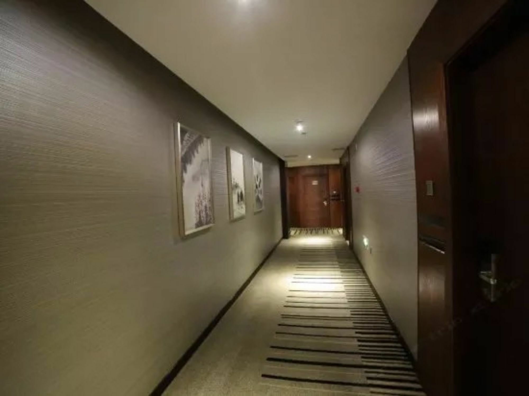 Days Inn Hotspring Сямън Екстериор снимка